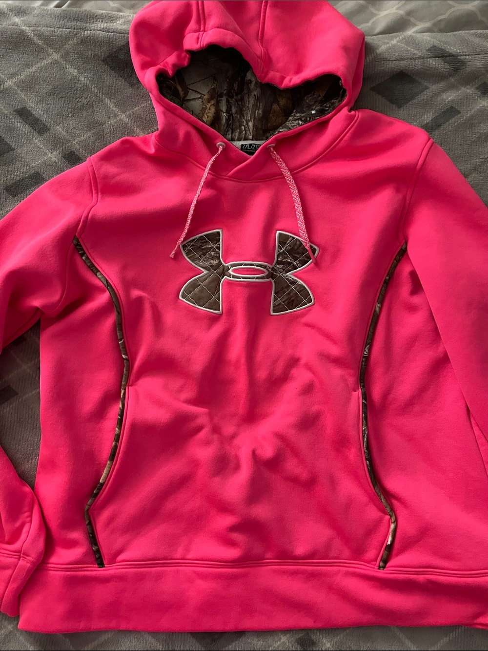 Under Armour Hot Pink Hoodie with Camo Logo Women’s 2XL